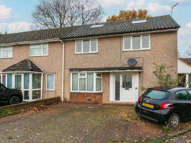 Flat for sale in Bourne End, Pouchen End