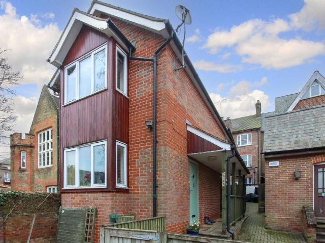 Flat for sale in Ashlyns Estate, Pouchen End