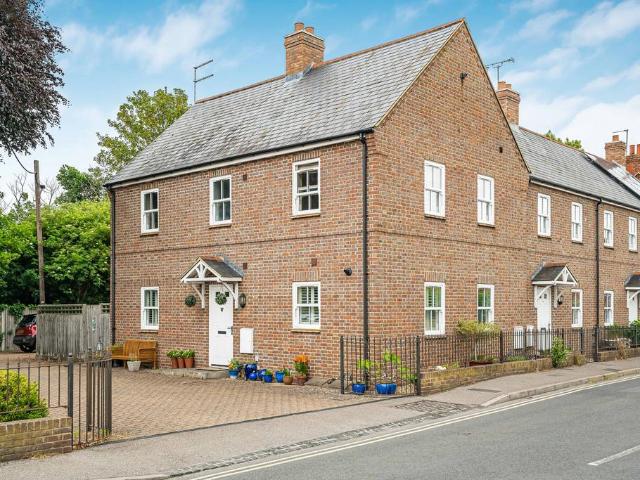 Flat for sale in Berrick Salome, Oxfordshire
