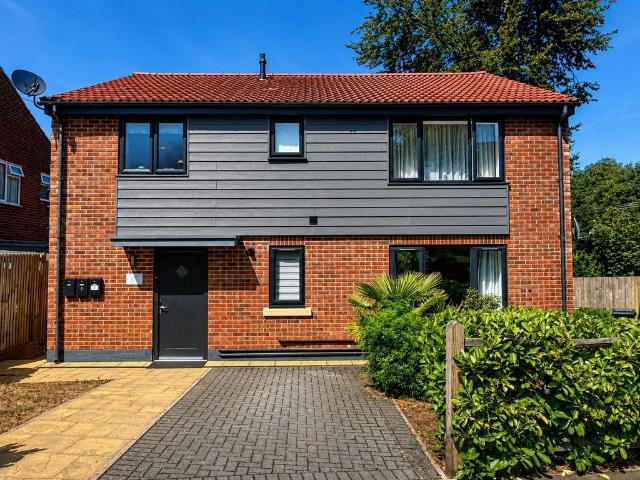 Flat for sale in Bolton Low Houses, Hampshire
