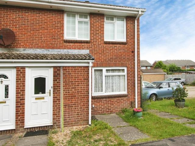 Flat for sale in Butlocks Heath, Helford