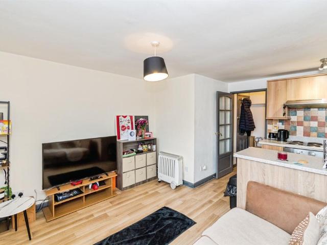 Flat for sale in Barton Stacey, Hampshire