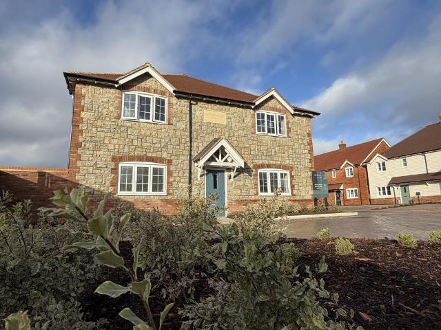 Flat for sale in Midway, Kent
