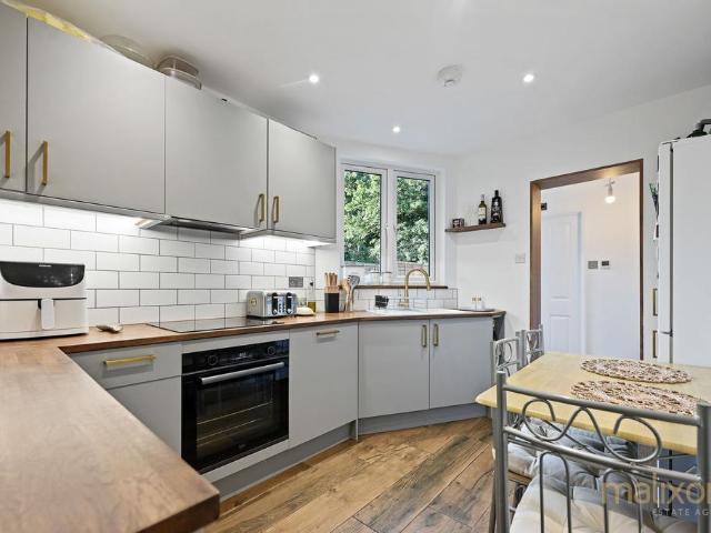 Flat for sale in London Borough of Croydon, Thornton Heath