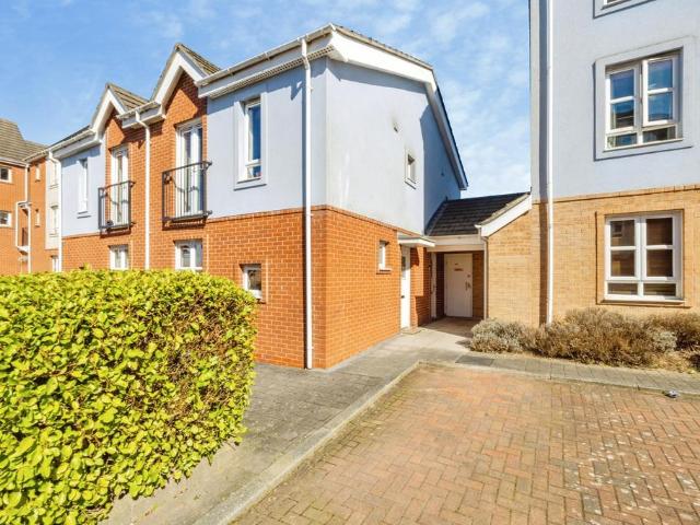 Flat for sale in Glebe Park, Brayford