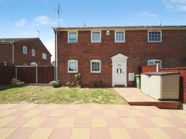 Flat for sale in Lewsey Farm, Luton