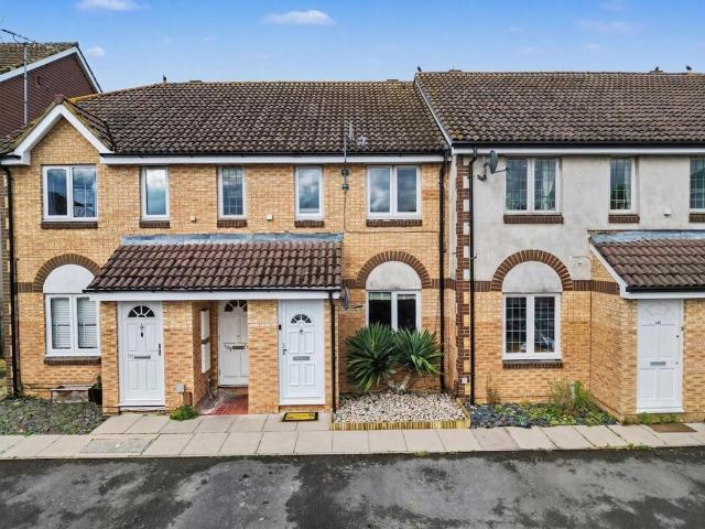 Flat for sale in Swallowfields, Blackhills