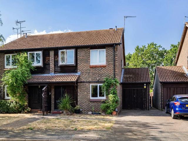 Flat for sale in Horsell, Woking
