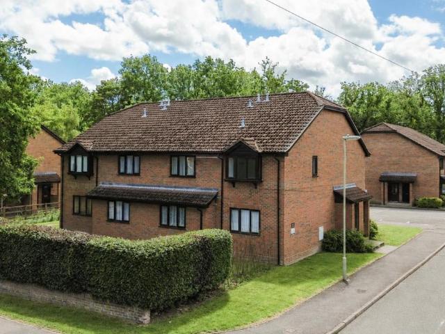 Flat for sale in Fleet, Hart