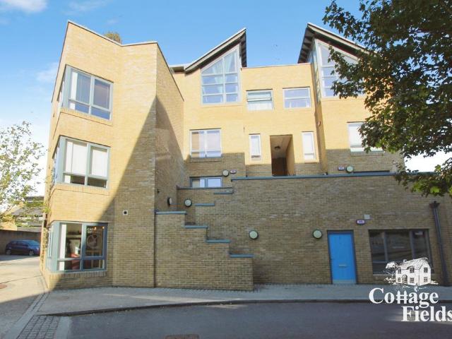 Flat for sale in Harlow, Essex