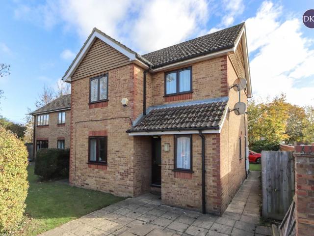 Flat for sale in Batchworth, Hertfordshire