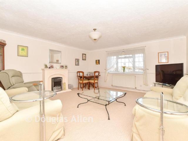 Flat for sale in Elm Park, Greater London