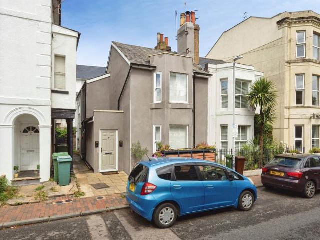 Flat for sale in St James, Sandown Park