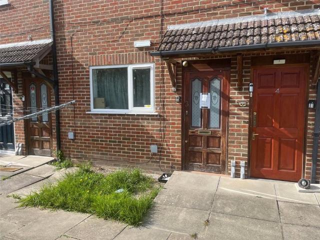 Flat for sale in Strood
