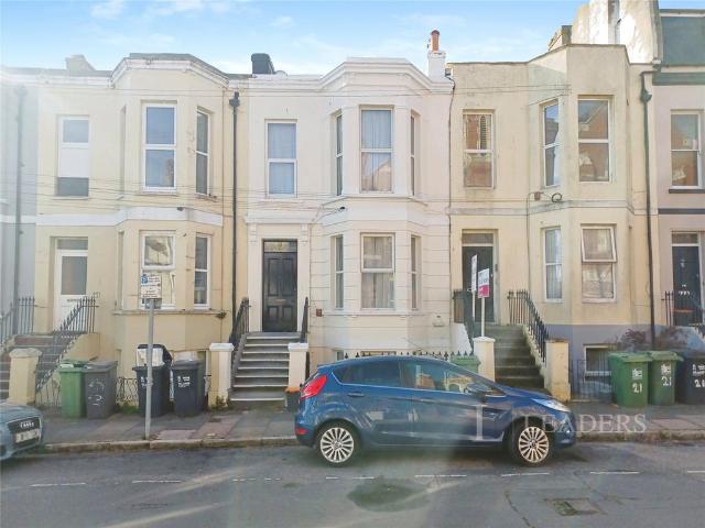 Flat for sale in Roselands, Eastbourne