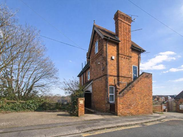 Flat for sale in Reading
