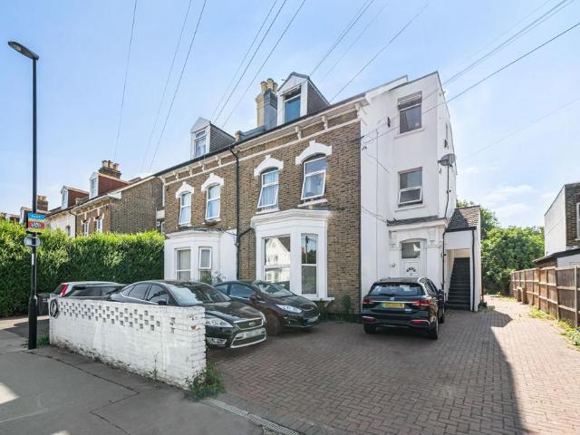 Flat for sale in London Borough of Croydon, Selhurst