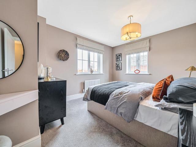 Flat for sale in Green Close, Warwickshire