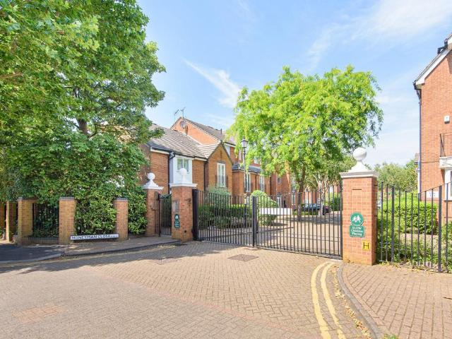 Flat for sale in Brondesbury, Greater London