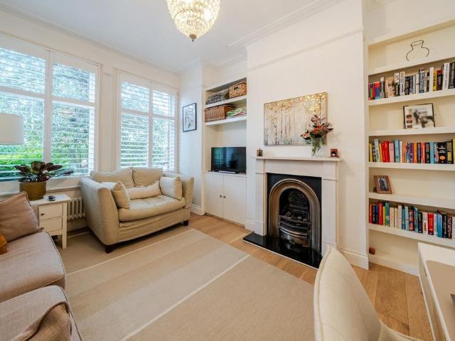 Flat for sale in Streatham Hill, Greater London