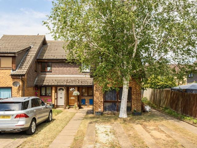 Flat for sale in Yiewsley, Greater London