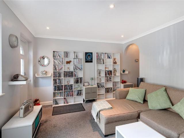Flat for sale in Strood