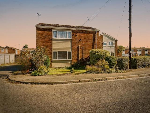 Flat for sale in Aylesbury, Buckinghamshire