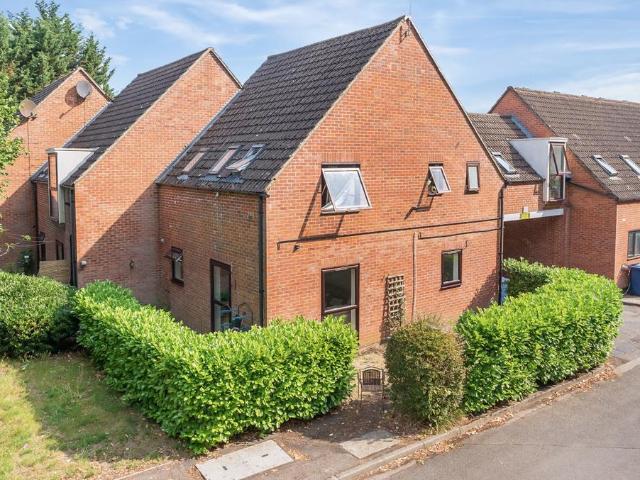 Flat for sale in Catteshall, Fole