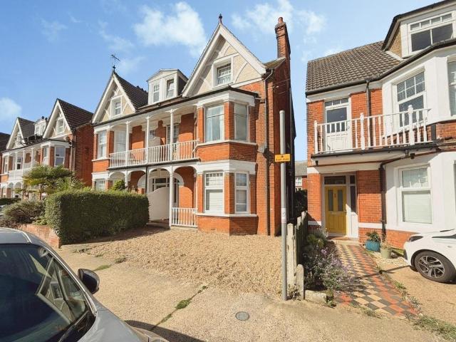 Flat for sale in Walton, Eastbridge