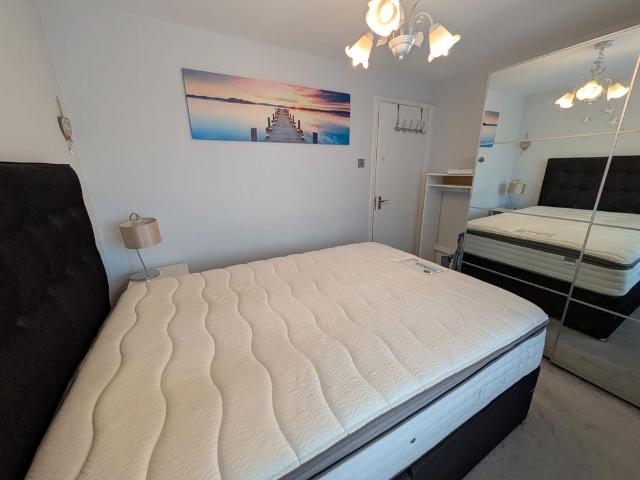 Flat for sale in London Borough of Croydon, Greater London