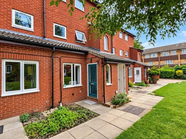 Flat for sale in Lower Sydenham, Greater London