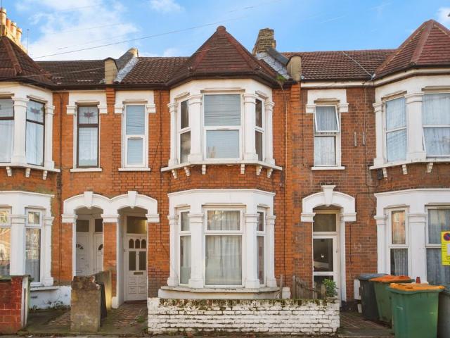 Flat for sale in Plashet, Greater London