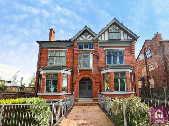Flat for sale in Withington, Manchester