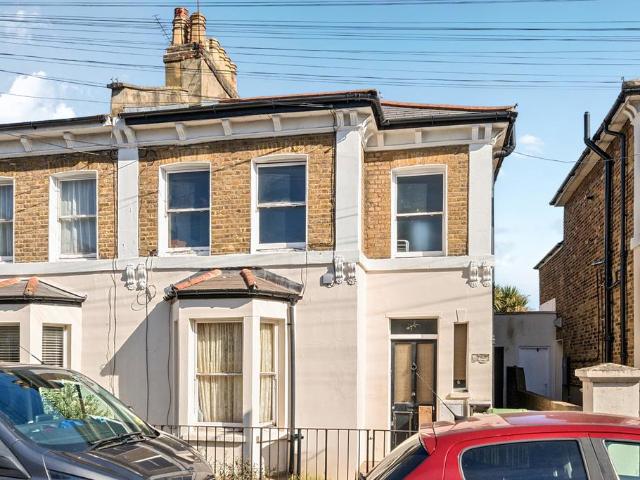Flat for sale in Peckham, Greater London