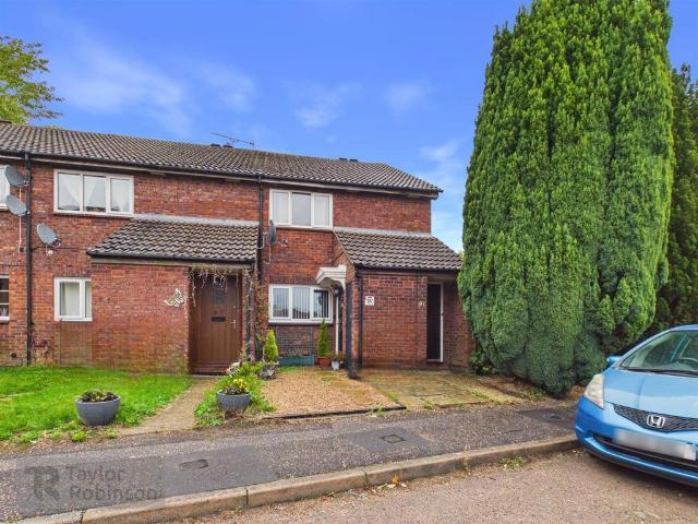 Flat for sale in Broadfield, Crawley
