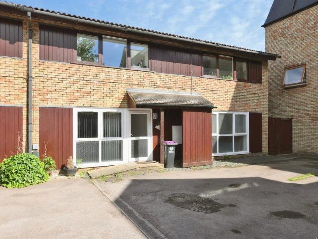 Flat for sale in Kings Hill, Colliers End