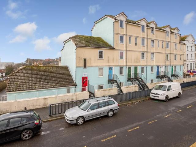 Flat for sale in Folkestone