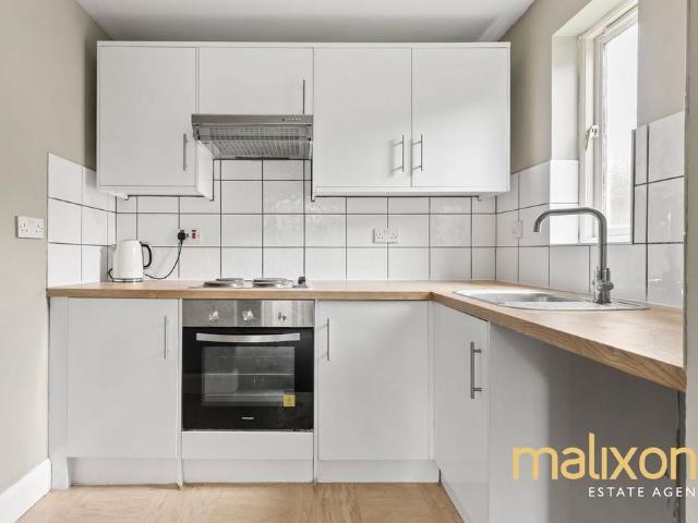 Flat for sale in London Borough of Merton, Mitcham