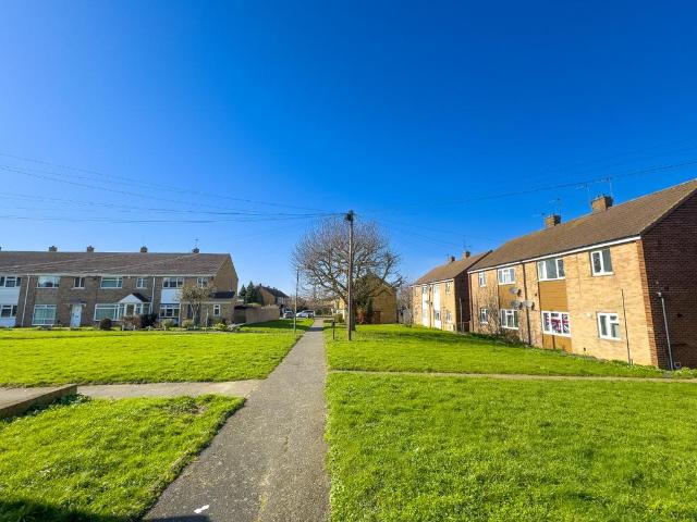 Flat for sale in Fleet Estate, Monks Orchard