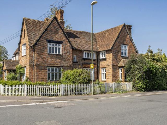Flat for sale in Farnborough, Hampshire