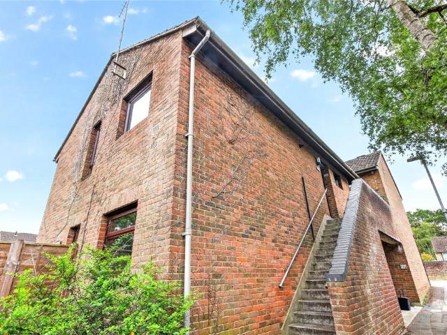 Flat for sale in Easthampstead, Bracknell