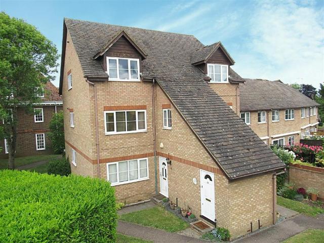 Flat for sale in Hertford, Colliers End
