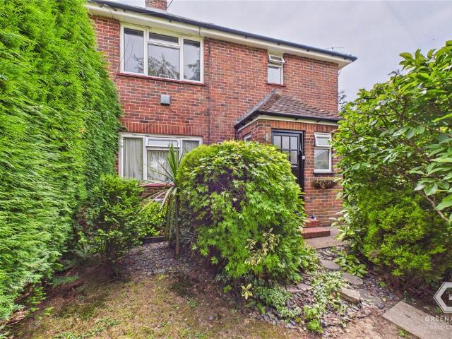 Flat for sale in Perryfields, West Sussex