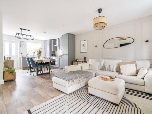 Flat for sale in Littlecote, West Sussex