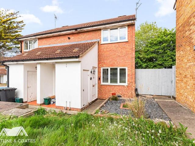 Flat for sale in Kingsmoor, Harlow