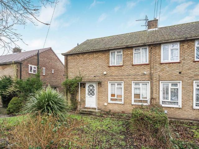 Flat for sale in Broxbourne, Hertfordshire