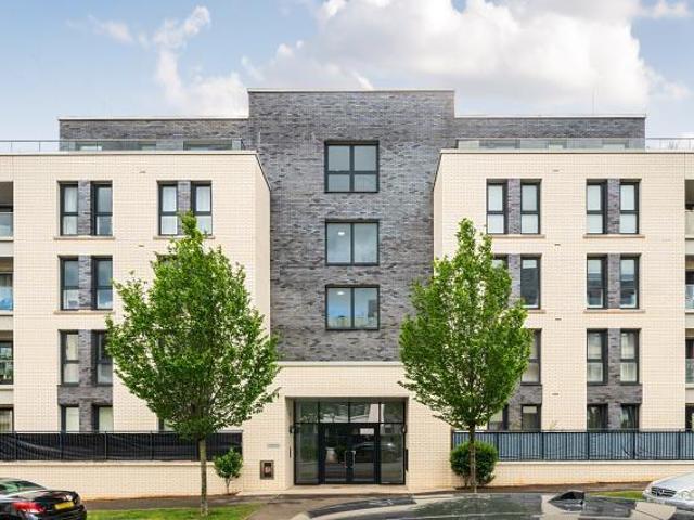 Flat for sale in Row Town, Surrey