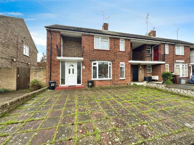 Flat for sale in Rainham