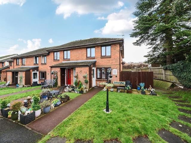 Flat for sale in Dunstable, Bedfordshire