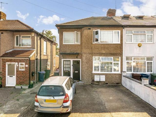 Flat for sale in Greater London